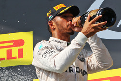 Podium: Sieger Lewis Hamilton, Mercedes AMG F1 Team