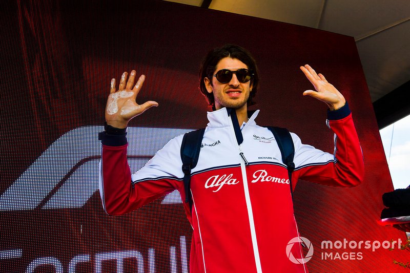 Antonio Giovinazzi, Alfa Romeo Racing hand mould