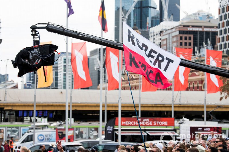 Tifosi di Robert Kubica all'evento a Federation Square