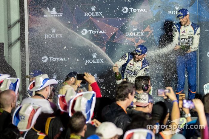 Podio LMP2:  #36 Signatech Alpine Matmut Alpine A470: Nicolas Lapierre, Andre Negrao, Pierre Thiriet