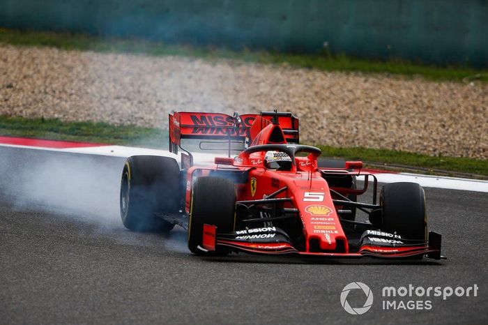 Sebastian Vettel, Ferrari SF90 locks his front tyre