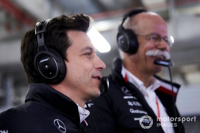 Toto Wolff, Mercedes AMG, con el Dr Dieter Zetsche, CEO, Mercedes Benz