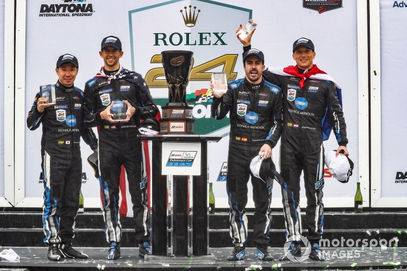 #10 Wayne Taylor Racing Cadillac DPi: Renger Van Der Zande, Jordan Taylor, Fernando Alonso, Kamui Kobayashi, podium