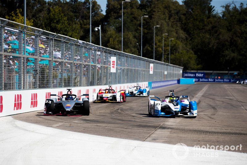 Alexander Sims, BMW i Andretti Motorsport, BMW iFE.18 passes Sébastien Buemi, Nissan e.Dam, Nissan IMO1 who has front wing damage