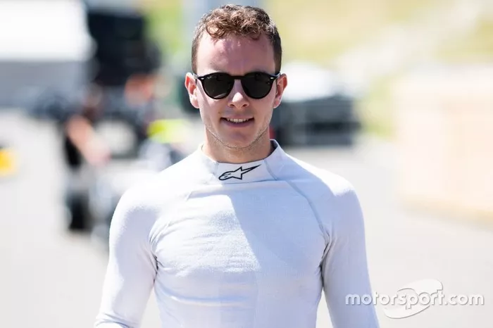 Comenzó a competir en monoplazas en 2013, cuando fue campeón de la Fórmula 4 francesa.