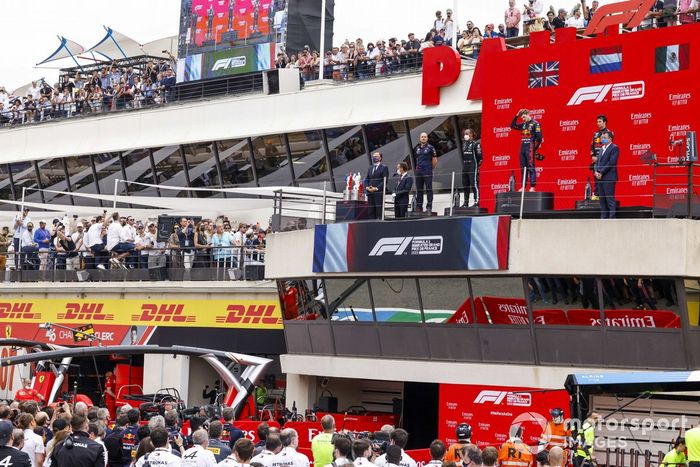 Gianpiero Lambiase, ingeniero de carrera de Red Bull Racing, Lewis Hamilton, Mercedes, Max Verstappen, Red Bull Racing, y Sergio Pérez, Red Bull Racing