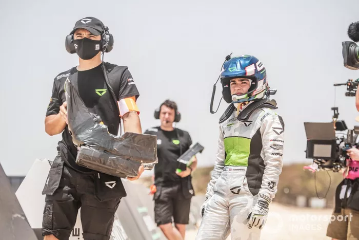 Jamie Chadwick, Veloce Racing, se prepara para el cambio de piloto