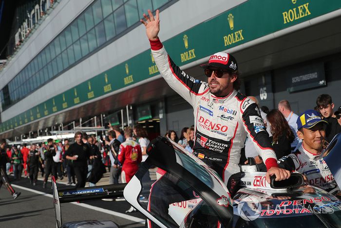 Ganadores de la carrera #8 Toyota Gazoo Racing Toyota TS050: Sebastien Buemi, Kazuki Nakajima, Fernando Alonso