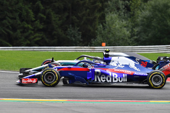 Brendon Hartley, Scuderia Toro Rosso STR13 and Valtteri Bottas, Mercedes AMG F1 W09