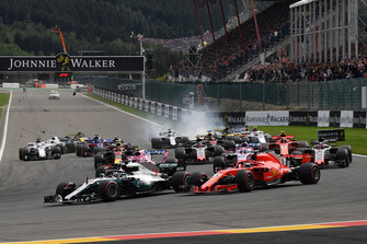 Start zum GP Belgien 2018 in Spa: Lewis Hamilton, Mercedes AMG F1 W09 EQ Power+, führt