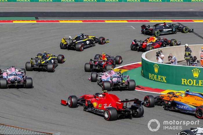 Lewis Hamilton, Mercedes F1 W11, Valtteri Bottas, Mercedes F1 W11, Max Verstappen, Red Bull Racing RB16, Daniel Ricciardo, Renault F1 Team R.S.20, Alex Albon, Red Bull Racing RB16, Esteban Ocon, Renault F1 Team R.S.20, Lance Stroll, Racing Point RP20, Sergio Pérez, Racing Point RP20, Charles Leclerc, Ferrari SF1000, Lando Norris, McLaren MCL35, al inicio
