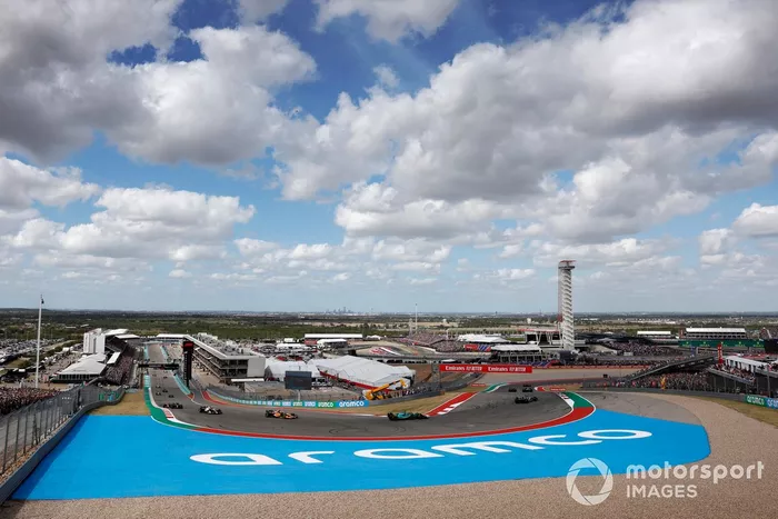 George Russell, Mercedes W13, Lance Stroll, Aston Martin AMR22, Lando Norris, McLaren MCL36
