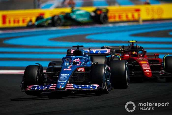Fernando Alonso, Alpine A522, Carlos Sainz, Ferrari F1-75