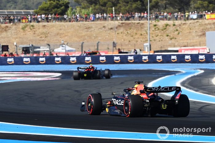 Sergio Pérez, Red Bull Racing RB18, Max Verstappen, Red Bull Racing RB18