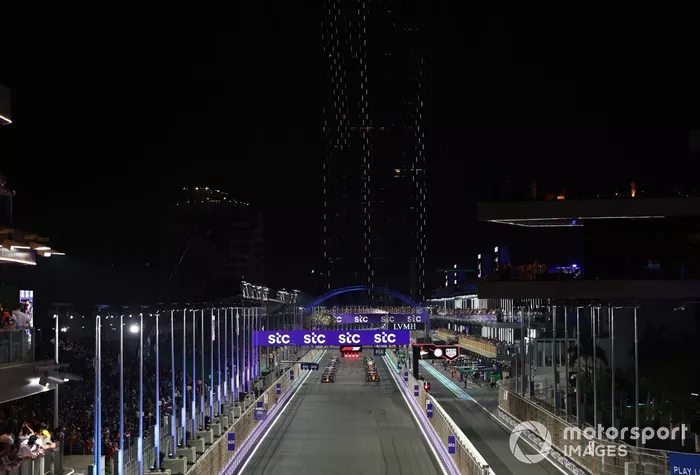 Oscar Piastri, McLaren, Max Verstappen, Red Bull Racing