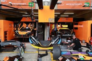 #95 United Autosports Mclaren 720s LMGT3 Evo, #59 United Autosports Mclaren 720s LMGT3 Evo