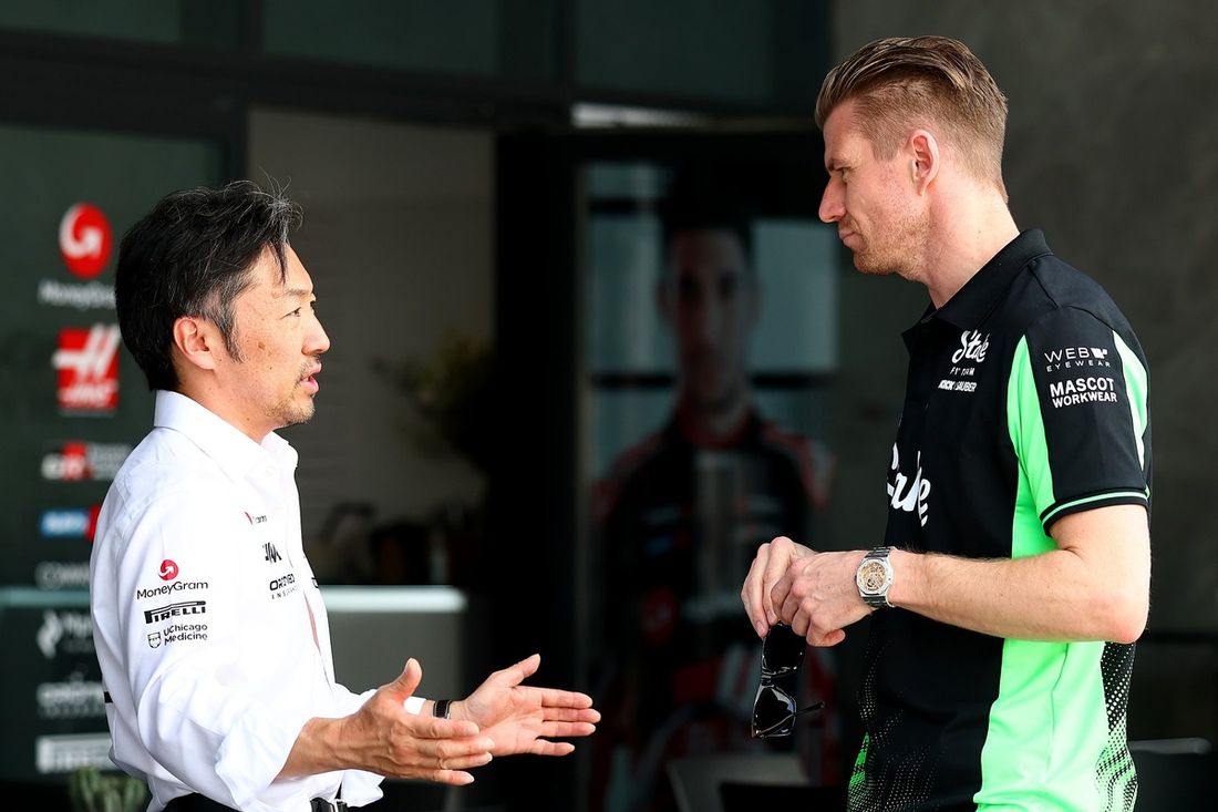 Nico Hulkenberg, Sauber, Ayao Komatsu, Haas F1 Team