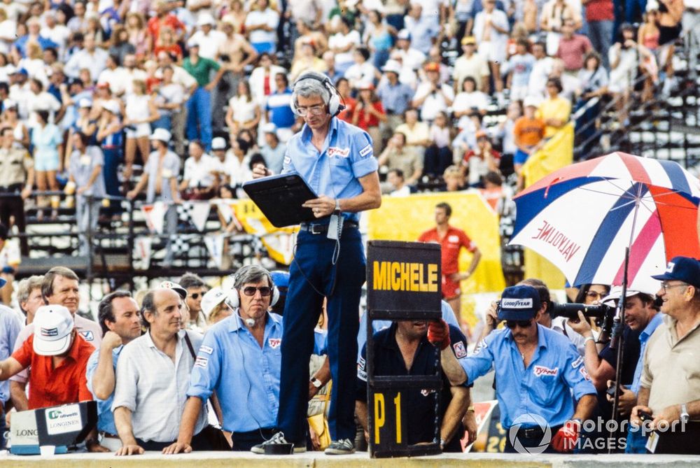 Ken Tyrrell y miembros del equipo