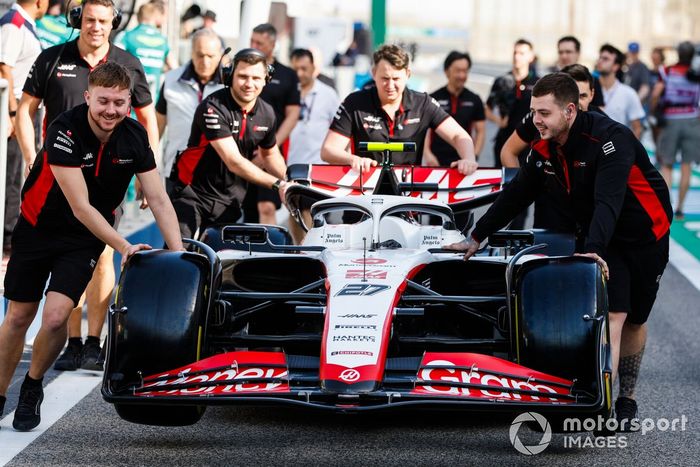 Mechanics push the Nico Hulkenberg Haas VF-23 in the pit lane