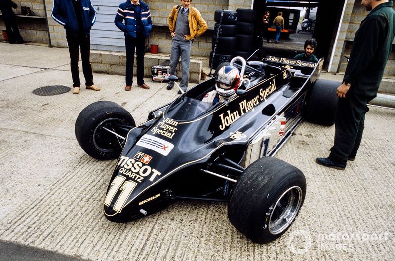ＪＰＳ　ジョンプレーヤースペシャル　ミラー 黒と金の情熱 ジョン・プレイヤー・スペシャルのロータスF1が