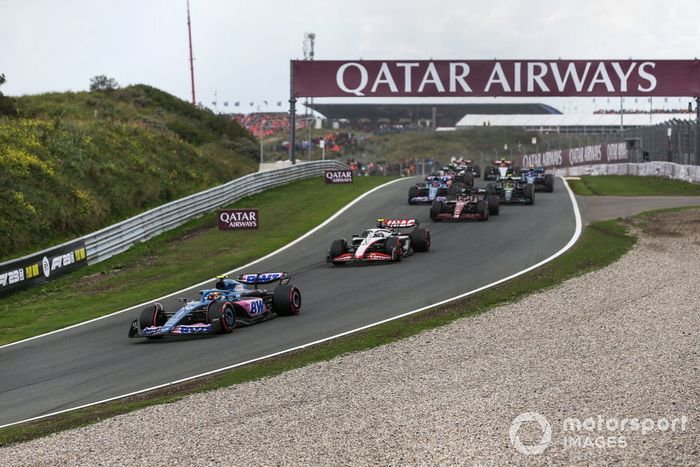 Pierre Gasly, Alpine A523, Nico Hulkenberg, Haas VF-23, Valtteri Bottas, Alfa Romeo C43