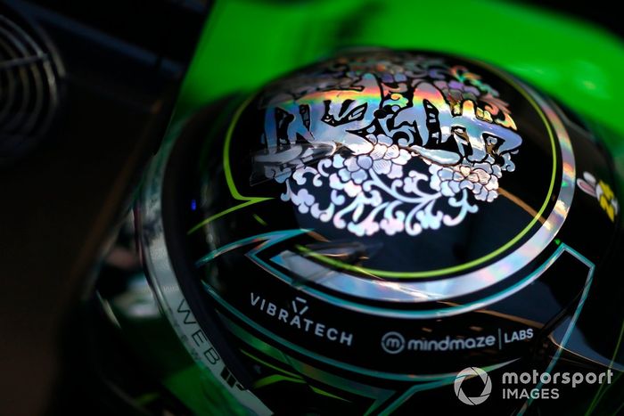El casco de Zhou Guanyu, Stake F1 Team Kick Sauber