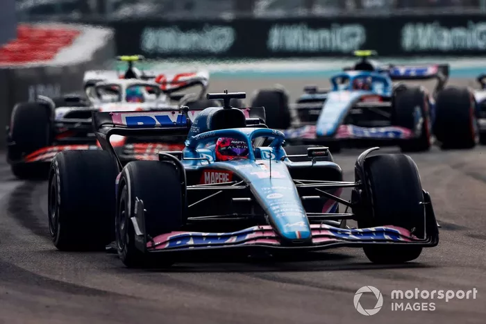 Fernando Alonso, Alpine A522, Mick Schumacher, Haas VF-22