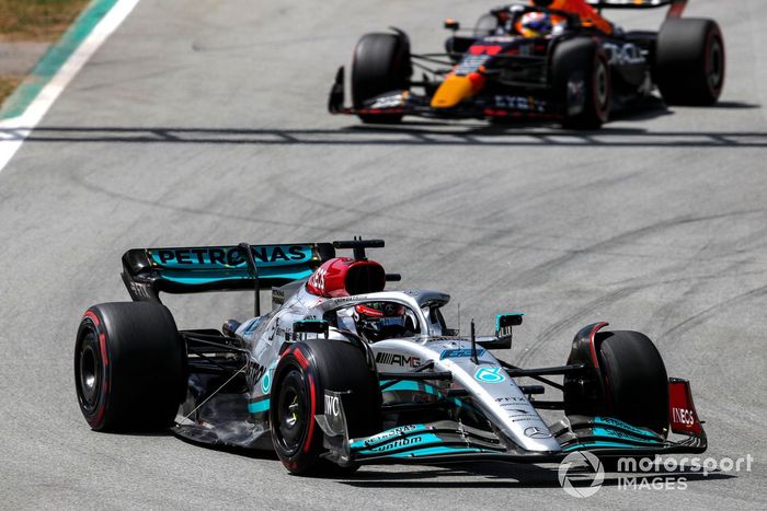 George Russell, Mercedes W13, Sergio Pérez, Red Bull Racing RB18 