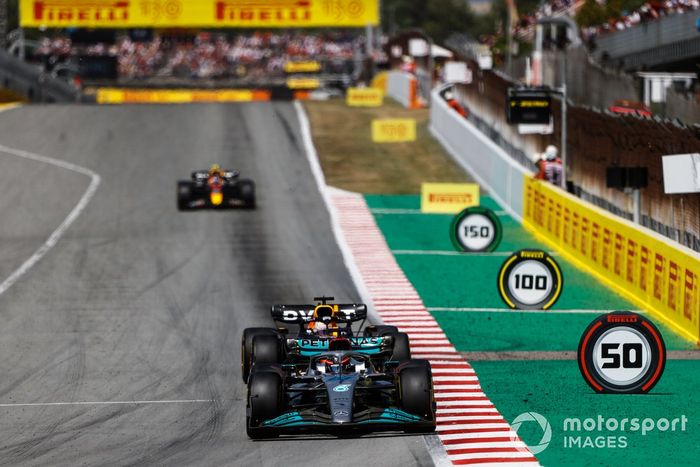 George Russell, Mercedes W13, Max Verstappen, Red Bull Racing RB18 