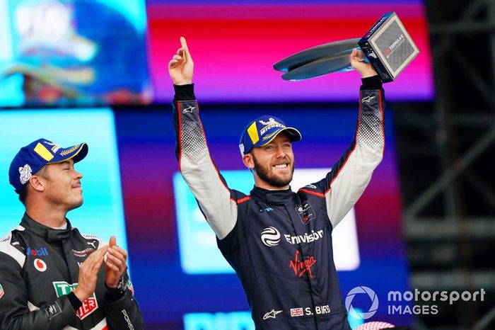 Podio: segundo lugar Andre Lotterer, Porsche y el ganador de la carrera Sam Bird, Virgin Racing