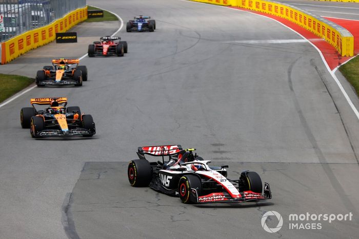 Nico Hulkenberg, Haas VF-23, Oscar Piastri, McLaren MCL60, Lando Norris, McLaren MCL60