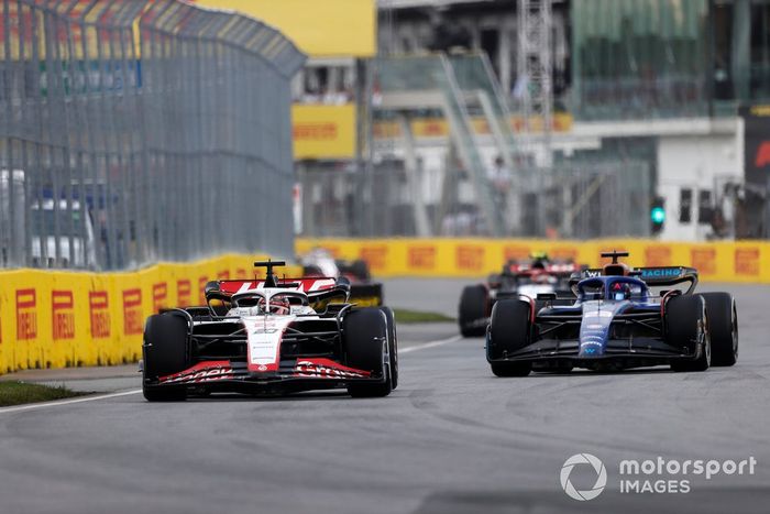 Kevin Magnussen, Haas VF-23, Alex Albon, Williams FW45