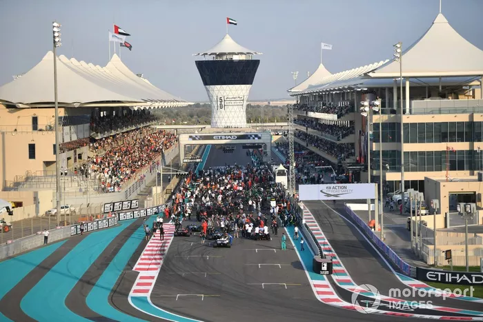 La ajetreada parrilla previa a la carrera toma forma con la llegada de Mick Schumacher, Haas VF-21