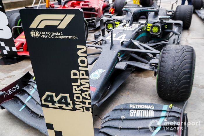 El coche de Lewis Hamilton, Mercedes F1 W11, 1ª posición, en el Parc Ferme