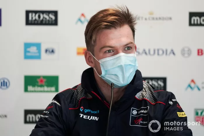 Nick Cassidy, Envision Virgin Racing, en la conferencia de prensa