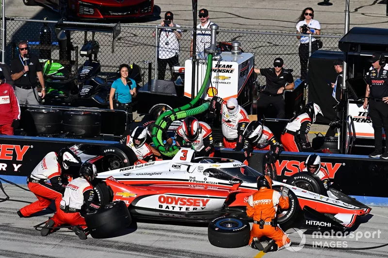 Scott McLaughlin, Team Penske Chevrolet, pit stop