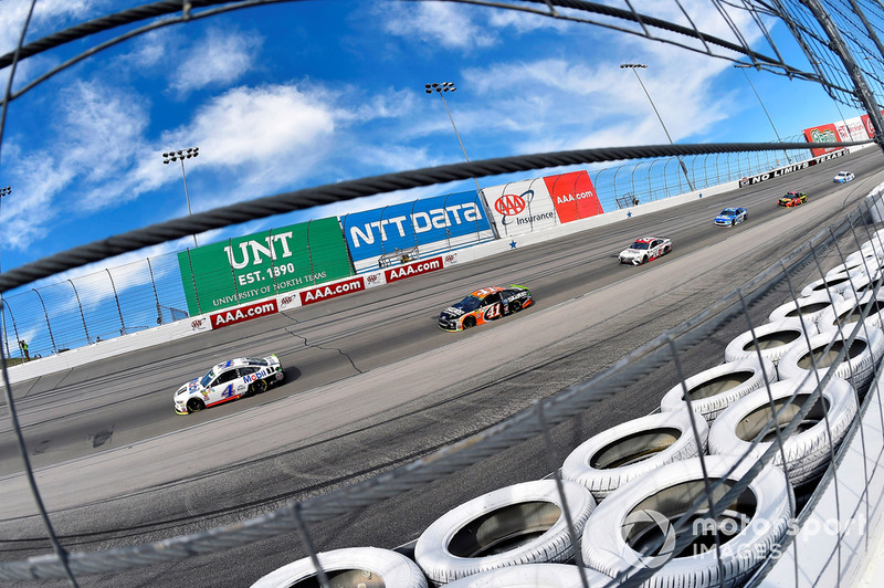 Kevin Harvick, Stewart-Haas Racing, Ford Fusion Mobil 1 and Kurt Busch, Stewart-Haas Racing, Ford Fusion State Water Heaters