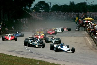 Le gagnant, Jacques Laffite, sur Ligier JS11, mène devant Carlos Reutemann, sur Lotus 79.