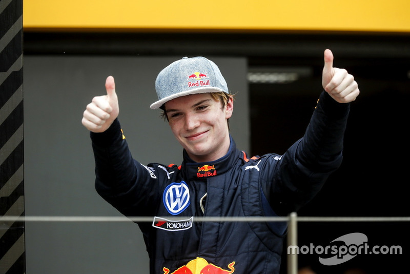 Podium: Race winner Dan Ticktum, Motopark Academy