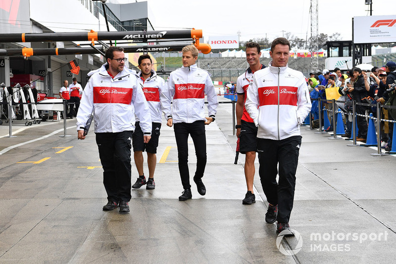 Marcus Ericsson, Sauber walks the track