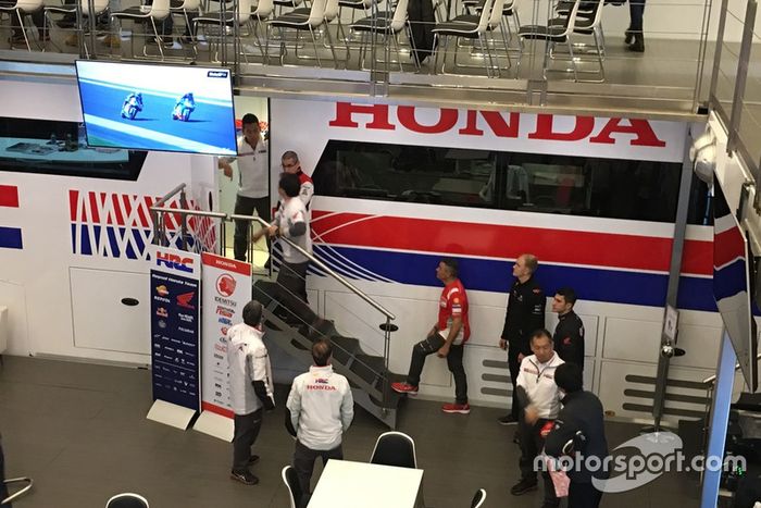 Reunión de miembros de HRC durante la llegada de Jorge Lorenzo a Honda