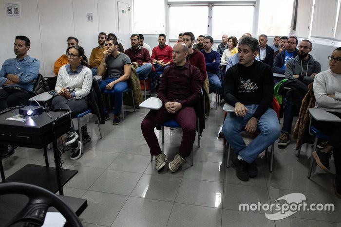 II Curso de Conducción y Nuevas Tecnologías BOSCH - Motor1.com España - Motorsport.com 