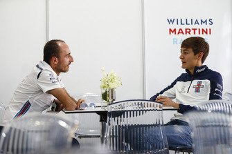 Robert Kubica, Williams Martini Racing, talks to 2019 signing George Russell