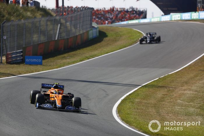 Lando Norris, McLaren MCL35M, Yuki Tsunoda, AlphaTauri AT02