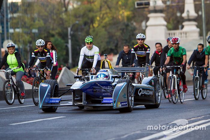 Salvador Durán, Team Aguri en el Ángel de la Independencia en la Ciudad de México
