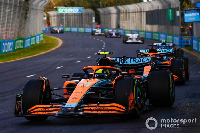 Lando Norris, McLaren MCL36, Daniel Ricciardo, McLaren MCL36, Esteban Ocon, Alpine A522