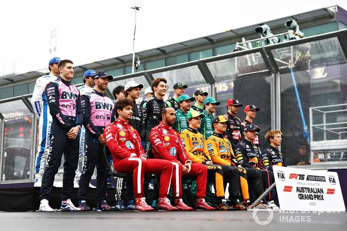 صورة جماعية لسائقي الفورمولا 1