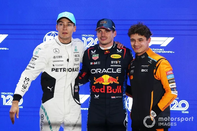 Max Verstappen, Red Bull Racing, George Russell, Mercedes-AMG F1 Team, Lando Norris, McLaren F1 Team, posent pour des photos au Parc Ferme. 