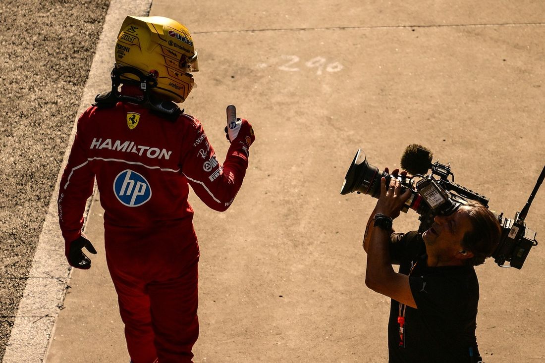 Lewis Hamilton, Ferrari, cameraman Jean-Michel Tibi 