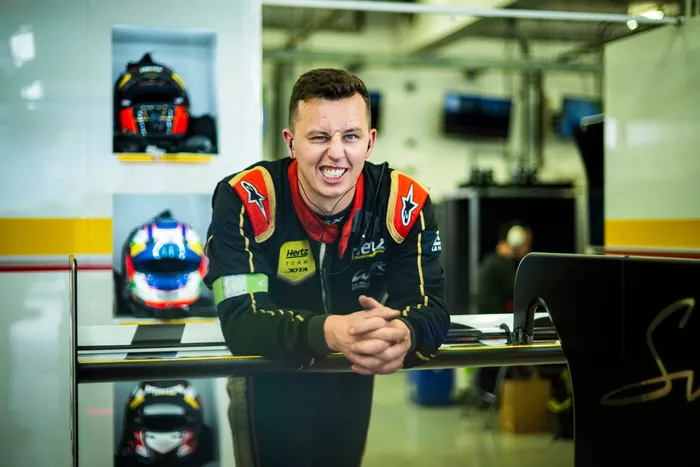 Hertz Team Jota mechanic